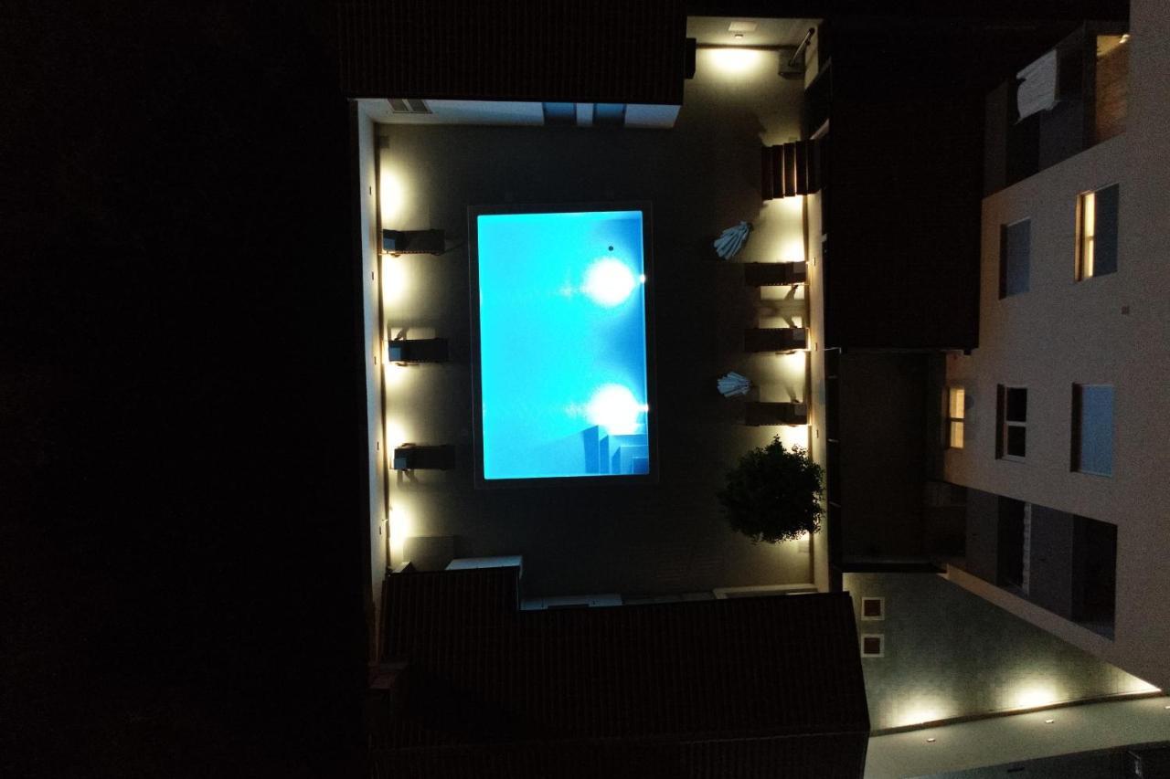 Apartment Zara - Luxury Apartment With Private Pool Екстер'єр фото