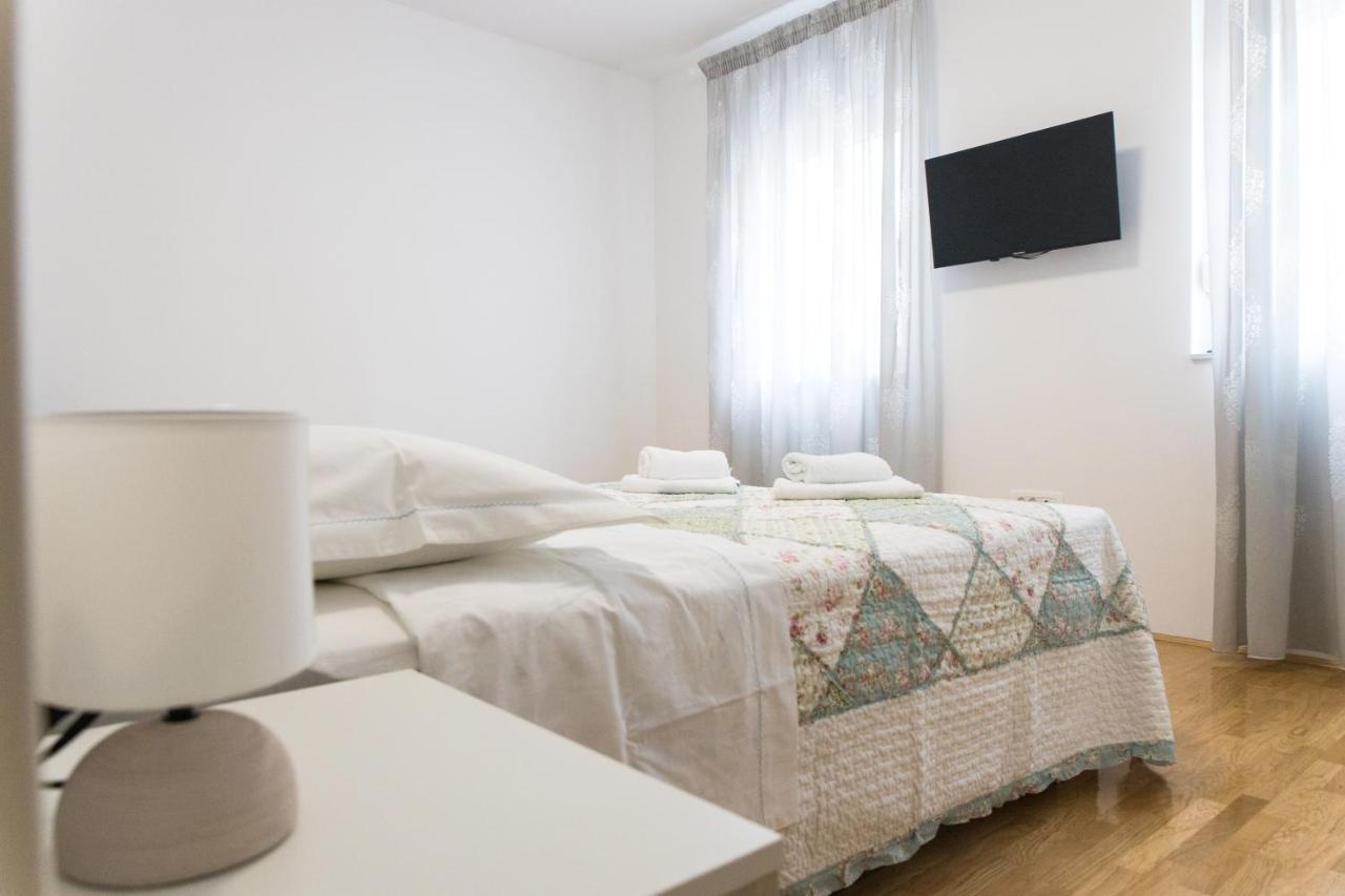 Apartment Zara - Luxury Apartment With Private Pool Екстер'єр фото