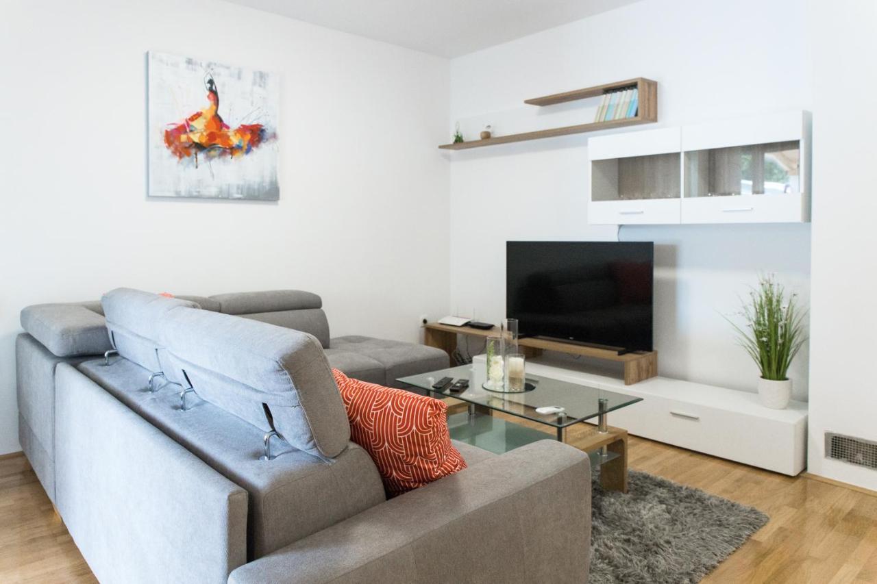 Apartment Zara - Luxury Apartment With Private Pool Екстер'єр фото