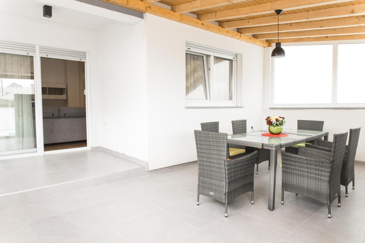 Apartment Zara - Luxury Apartment With Private Pool Екстер'єр фото